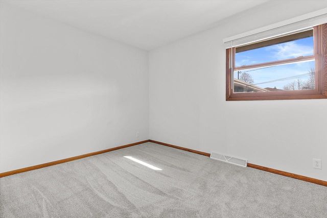 210 Echo LANE, Racine, WI 53406