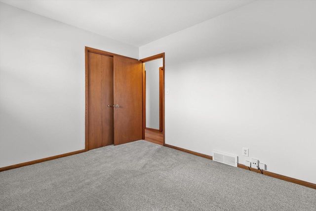 210 Echo LANE, Racine, WI 53406