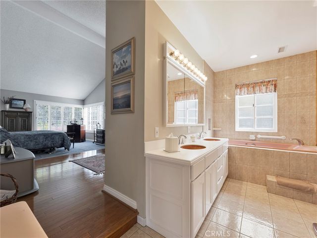 4524 Deanwood, Woodland Hills, CA 91364