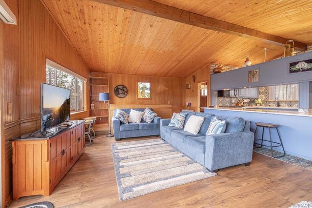 1179 Ridge Road, Fawnskin, CA 92333