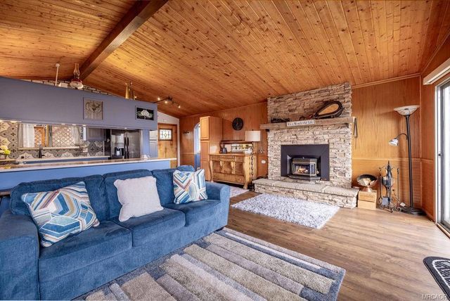 1179 Ridge Road, Fawnskin, CA 92333