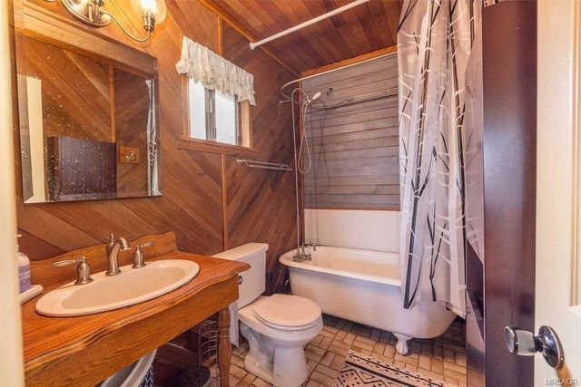 1179 Ridge Road, Fawnskin, CA 92333