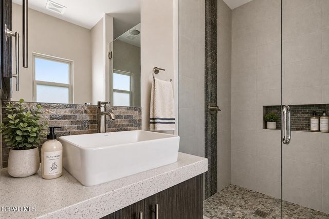 1259 DESERT MIRAGE Place, El Paso, TX 79912