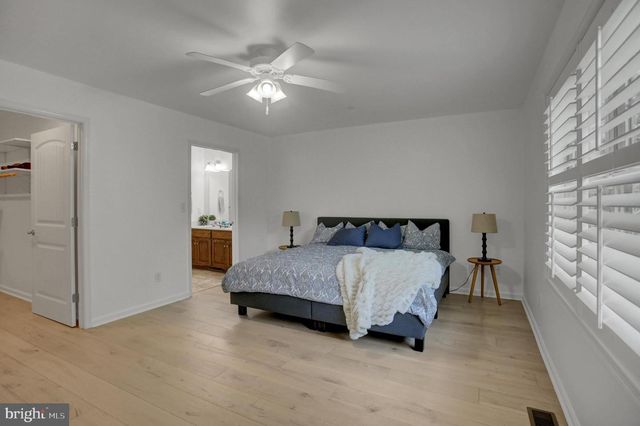 625 SHOOK CT W, Greencastle, PA 17225