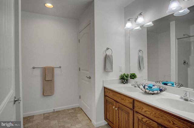 625 SHOOK CT W, Greencastle, PA 17225