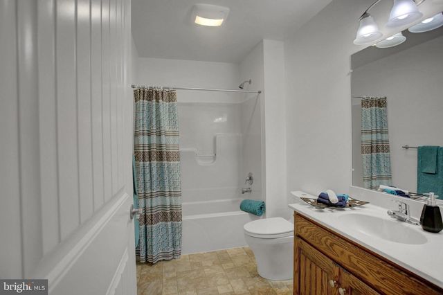 625 SHOOK CT W, Greencastle, PA 17225