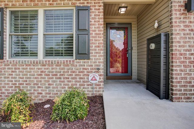 625 SHOOK CT W, Greencastle, PA 17225
