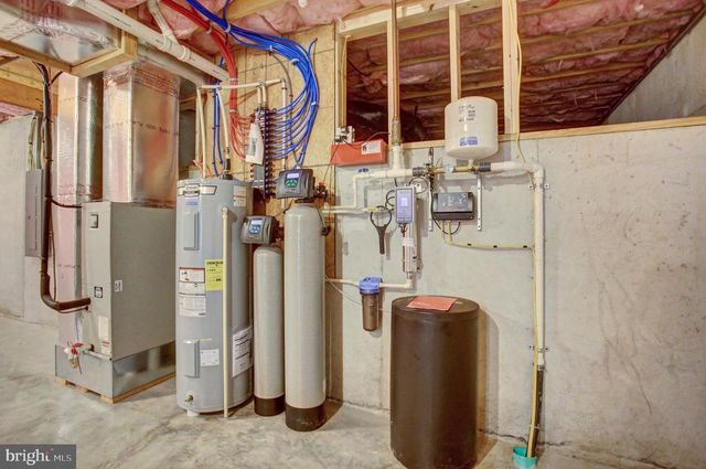 625 SHOOK CT W, Greencastle, PA 17225