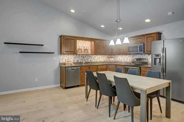 625 SHOOK CT W, Greencastle, PA 17225