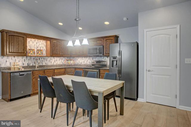 625 SHOOK CT W, Greencastle, PA 17225