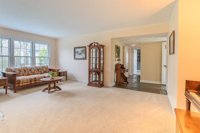 534 Cumnor Court, Deerfield, IL 60015