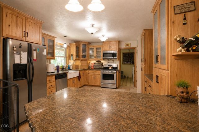1160 Crow Road, Merlin, OR 97532