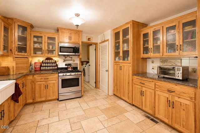 1160 Crow Road, Merlin, OR 97532