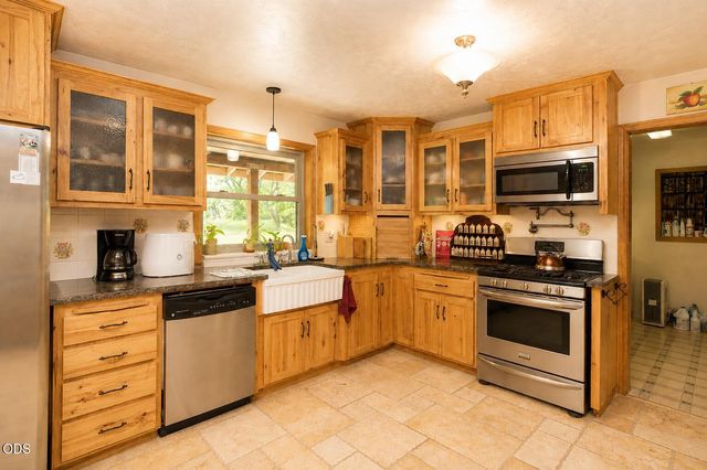 1160 Crow Road, Merlin, OR 97532
