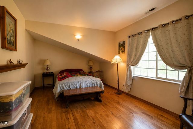 1160 Crow Road, Merlin, OR 97532