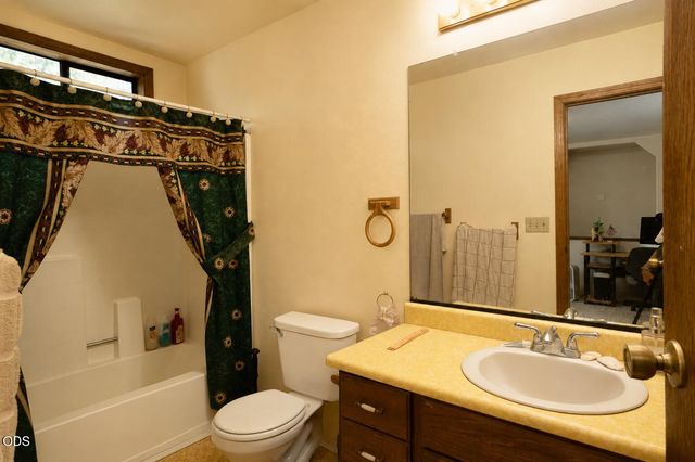 1160 Crow Road, Merlin, OR 97532
