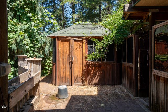 1160 Crow Road, Merlin, OR 97532