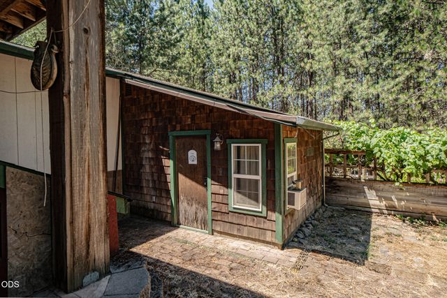 1160 Crow Road, Merlin, OR 97532