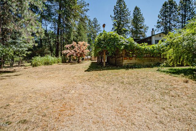 1160 Crow Road, Merlin, OR 97532