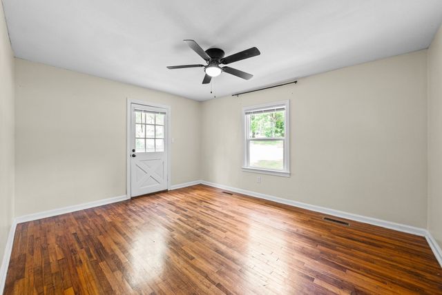 120 Circle Hill Dr, Clarksville, TN 37042