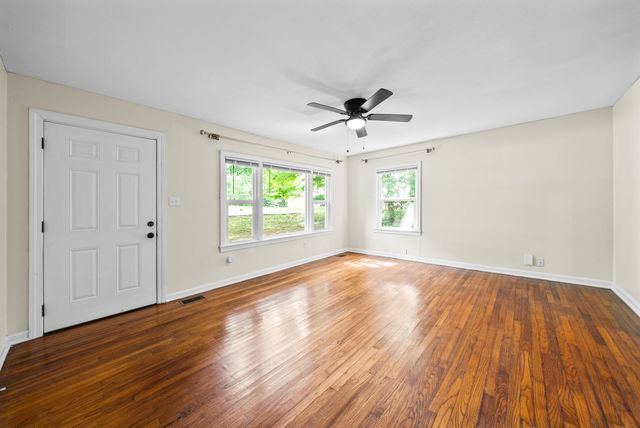 120 Circle Hill Dr, Clarksville, TN 37042