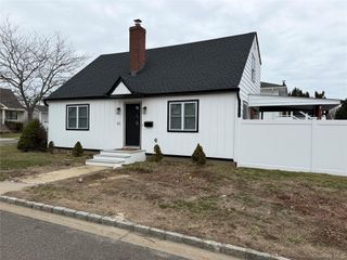 51 Osprey Place, Massapequa, NY 11758
