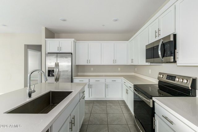 155 N Lakeview Boulevard 208, Chandler, AZ 85225