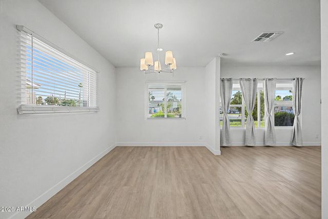 532 E CHEERY LYNN Road, Phoenix, AZ 85012