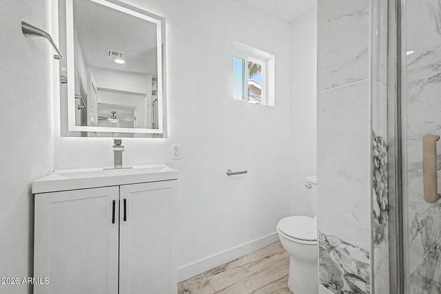 532 E CHEERY LYNN Road, Phoenix, AZ 85012