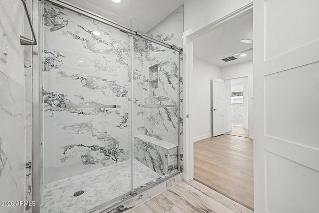 532 E CHEERY LYNN Road, Phoenix, AZ 85012