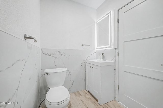 532 E CHEERY LYNN Road, Phoenix, AZ 85012