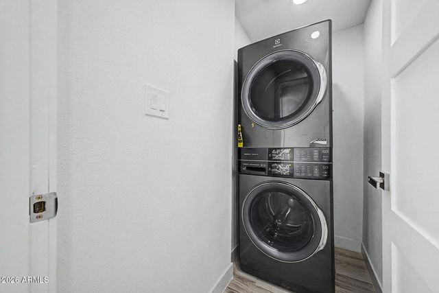 532 E CHEERY LYNN Road, Phoenix, AZ 85012