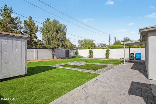 532 E CHEERY LYNN Road, Phoenix, AZ 85012