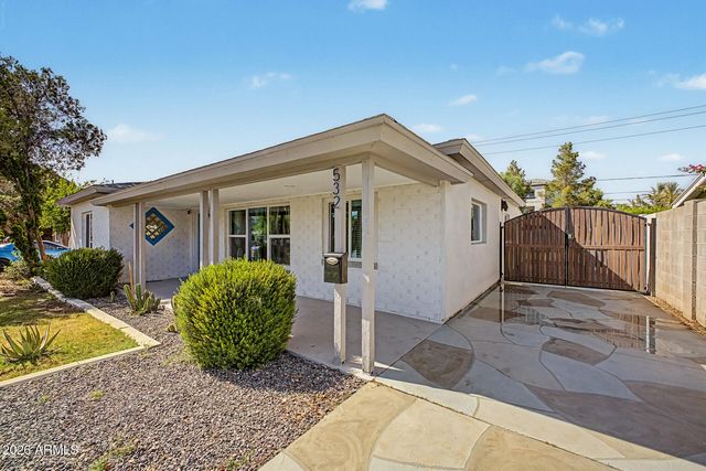 532 E CHEERY LYNN Road, Phoenix, AZ 85012