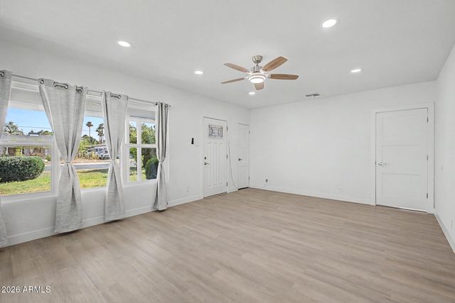 532 E CHEERY LYNN Road, Phoenix, AZ 85012