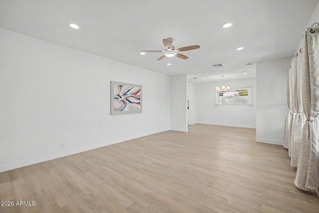 532 E CHEERY LYNN Road, Phoenix, AZ 85012