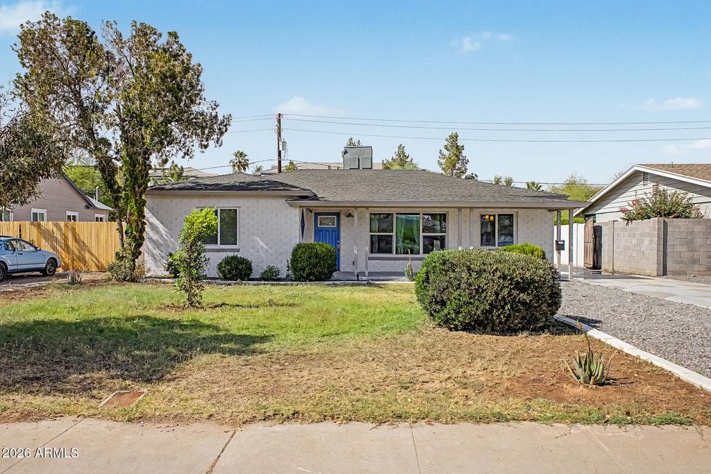 532 E CHEERY LYNN Road, Phoenix, AZ 85012