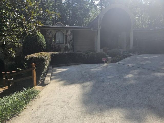 6227 Mountain Brook Way, Atlanta, GA 30328