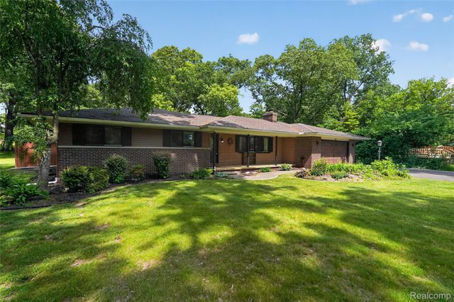 8668 Cooley Beach Drive, White Lake Charter Township, MI 48386
