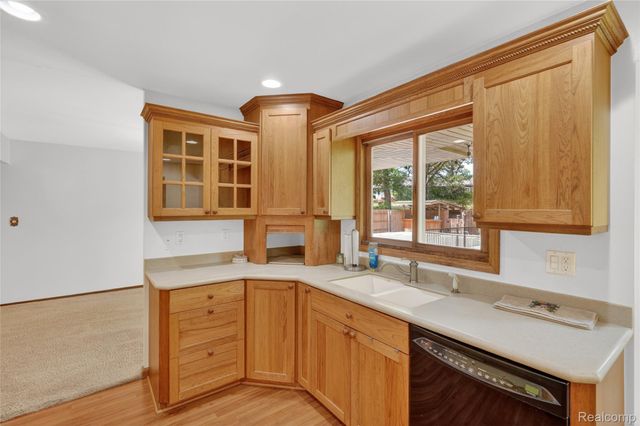 8668 Cooley Beach Drive, White Lake Charter Township, MI 48386