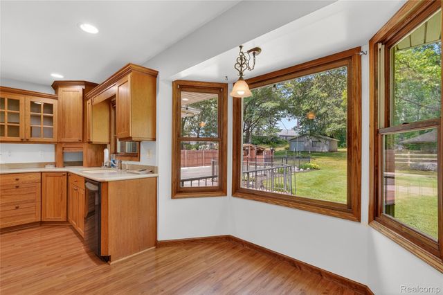 8668 Cooley Beach Drive, White Lake Charter Township, MI 48386