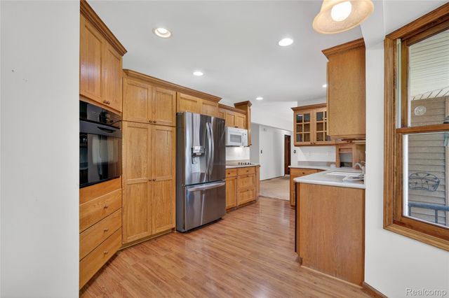 8668 Cooley Beach Drive, White Lake Charter Township, MI 48386