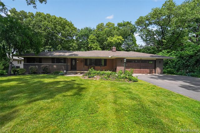8668 Cooley Beach Drive, White Lake Charter Township, MI 48386