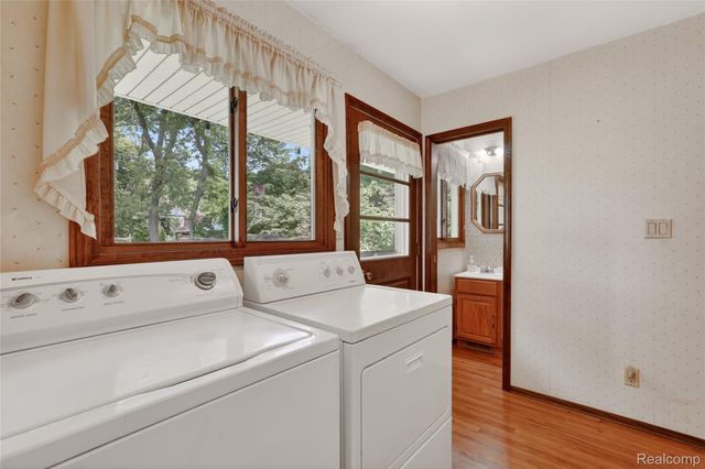 8668 Cooley Beach Drive, White Lake Charter Township, MI 48386