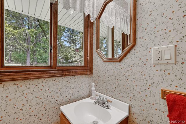 8668 Cooley Beach Drive, White Lake Charter Township, MI 48386