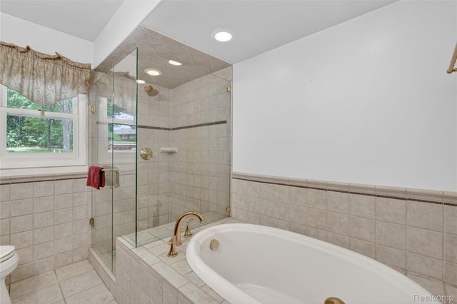 8668 Cooley Beach Drive, White Lake Charter Township, MI 48386