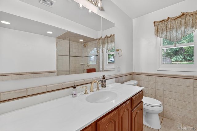 8668 Cooley Beach Drive, White Lake Charter Township, MI 48386