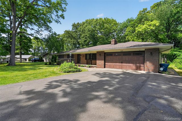 8668 Cooley Beach Drive, White Lake Charter Township, MI 48386