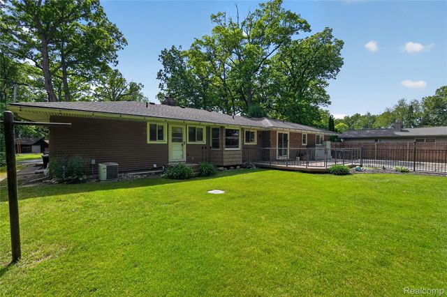 8668 Cooley Beach Drive, White Lake Charter Township, MI 48386