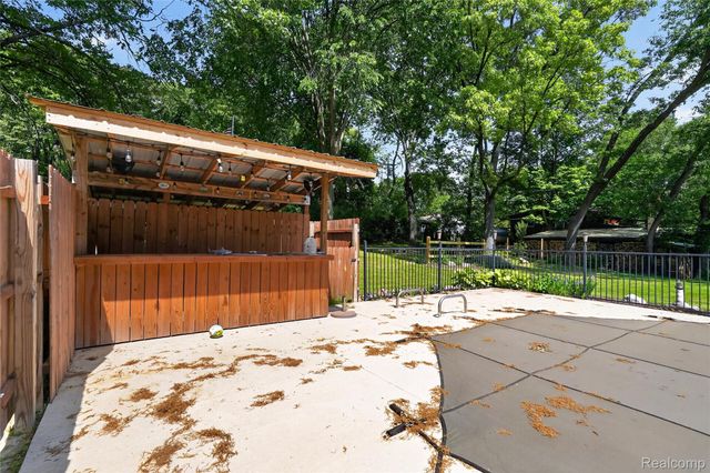 8668 Cooley Beach Drive, White Lake Charter Township, MI 48386